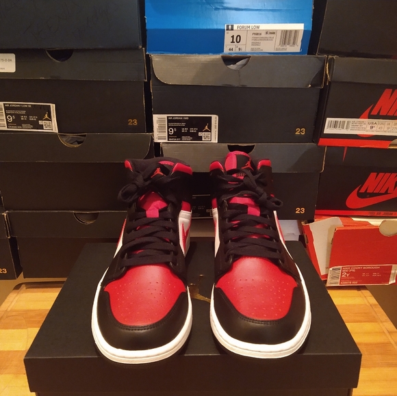 Jordan1 black fire red white - Picture 3 of 3